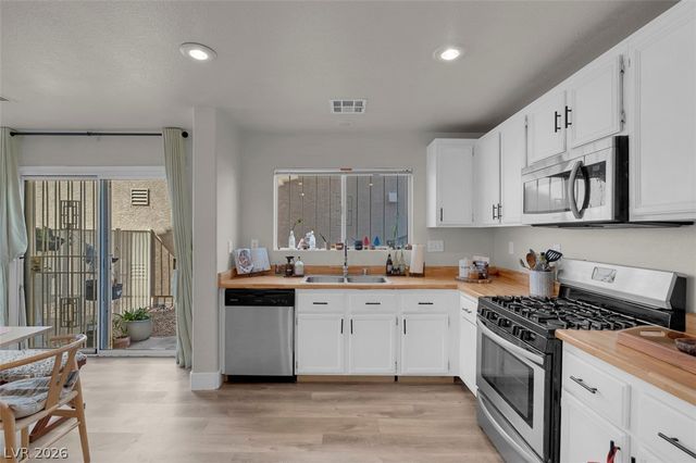 7212 Platinum Peak Avenue, Las Vegas, NV 89129