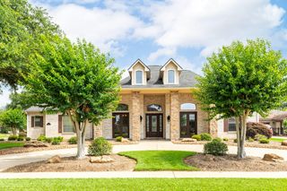 51 Northwood Court, Lake Jackson, TX 77566