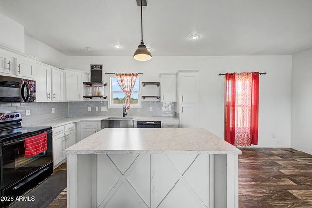 21376 W MARK Lane, Wittmann, AZ 85361
