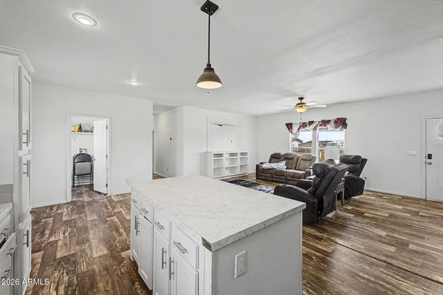 21376 W MARK Lane, Wittmann, AZ 85361