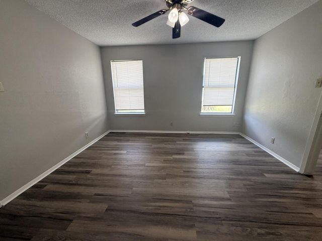 817 Lloyd LN A, Elgin, TX 78621