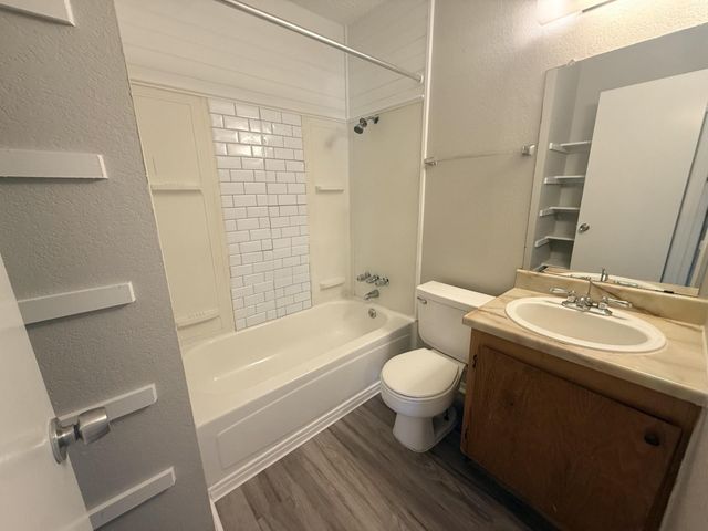 817 Lloyd LN A, Elgin, TX 78621
