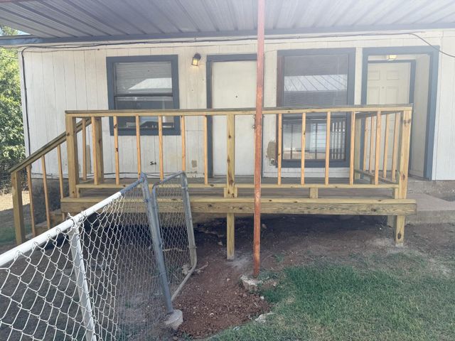 817 Lloyd LN A, Elgin, TX 78621