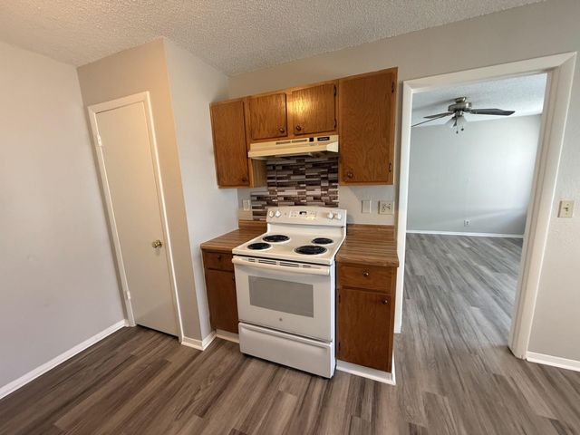 817 Lloyd LN A, Elgin, TX 78621