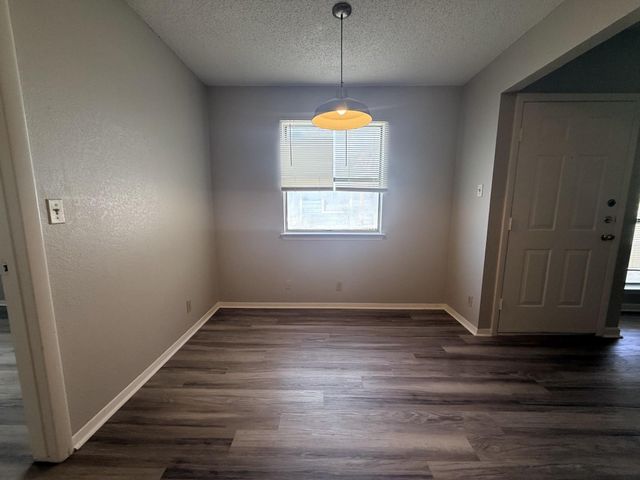 817 Lloyd LN A, Elgin, TX 78621