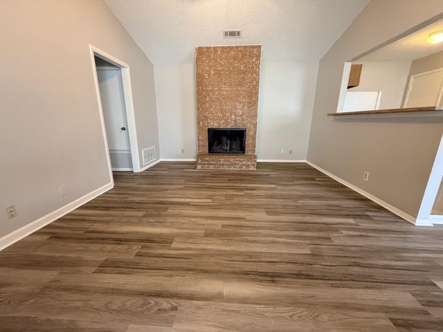 817 Lloyd LN A, Elgin, TX 78621