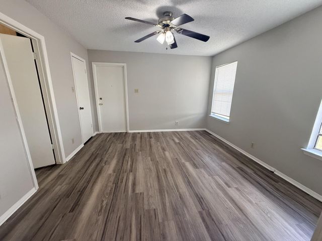817 Lloyd LN A, Elgin, TX 78621
