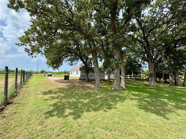 2110 East Hanna Street, Calvert, TX 77837