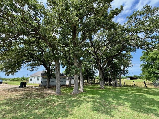 2110 East Hanna Street, Calvert, TX 77837