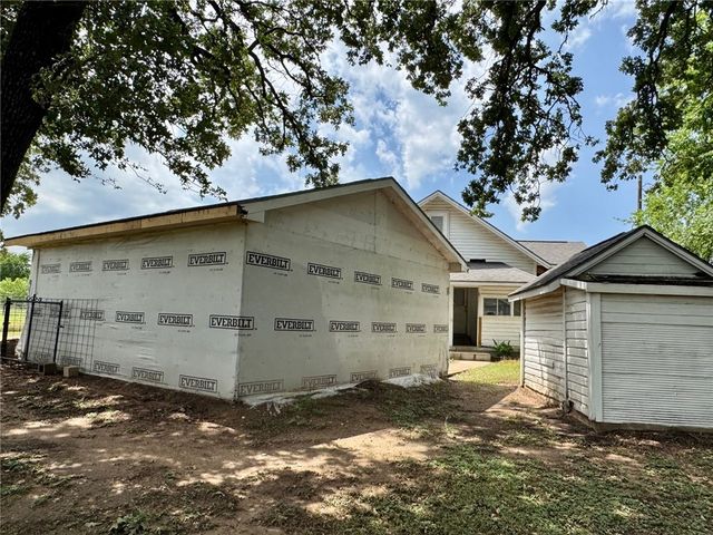 2110 East Hanna Street, Calvert, TX 77837
