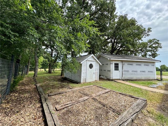2110 East Hanna Street, Calvert, TX 77837