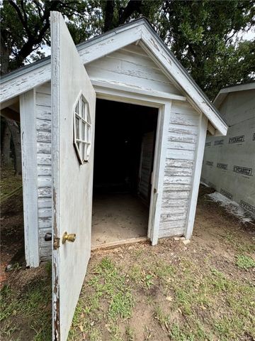 2110 East Hanna Street, Calvert, TX 77837