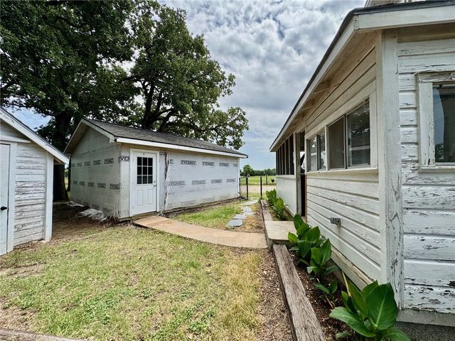2110 East Hanna Street, Calvert, TX 77837