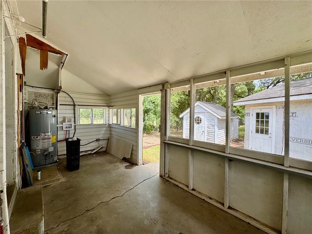 2110 East Hanna Street, Calvert, TX 77837