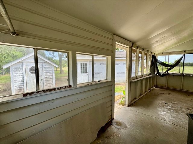 2110 East Hanna Street, Calvert, TX 77837