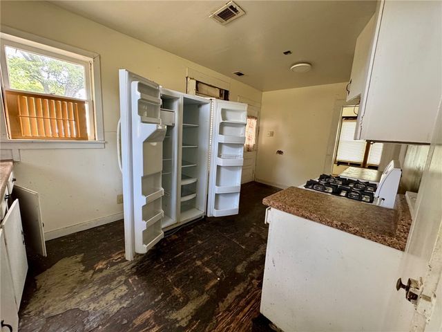 2110 East Hanna Street, Calvert, TX 77837