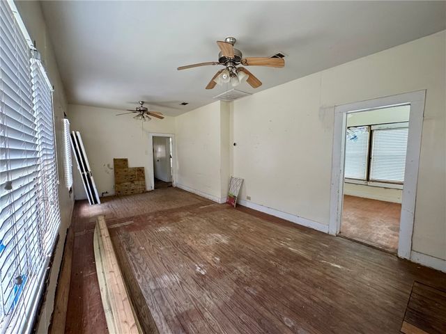 2110 East Hanna Street, Calvert, TX 77837