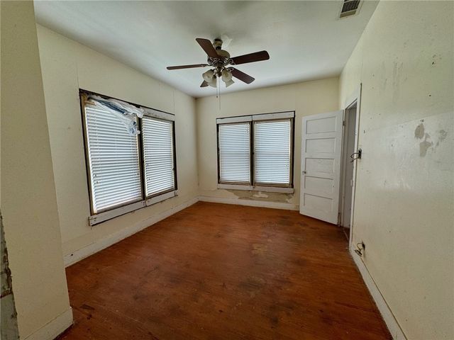 2110 East Hanna Street, Calvert, TX 77837