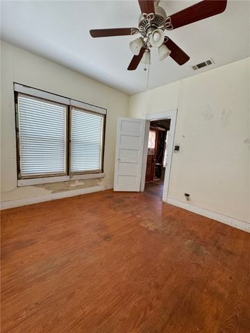 2110 East Hanna Street, Calvert, TX 77837