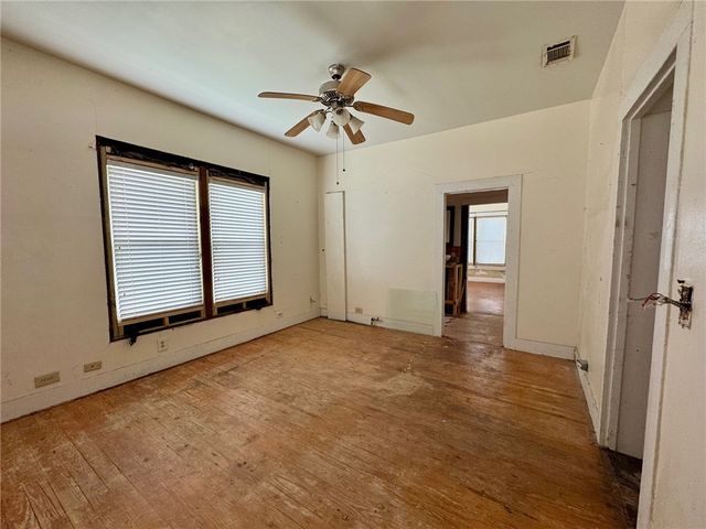 2110 East Hanna Street, Calvert, TX 77837