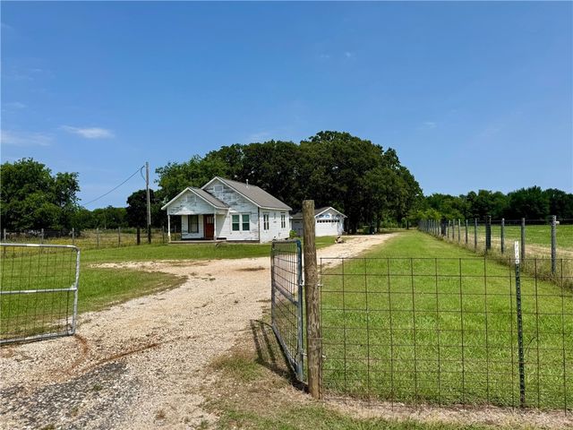 2110 East Hanna Street, Calvert, TX 77837