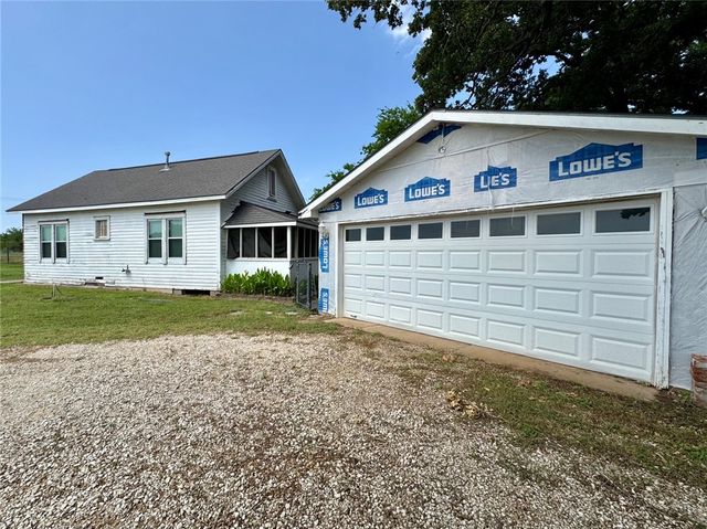 2110 East Hanna Street, Calvert, TX 77837