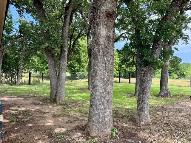 2110 East Hanna Street, Calvert, TX 77837