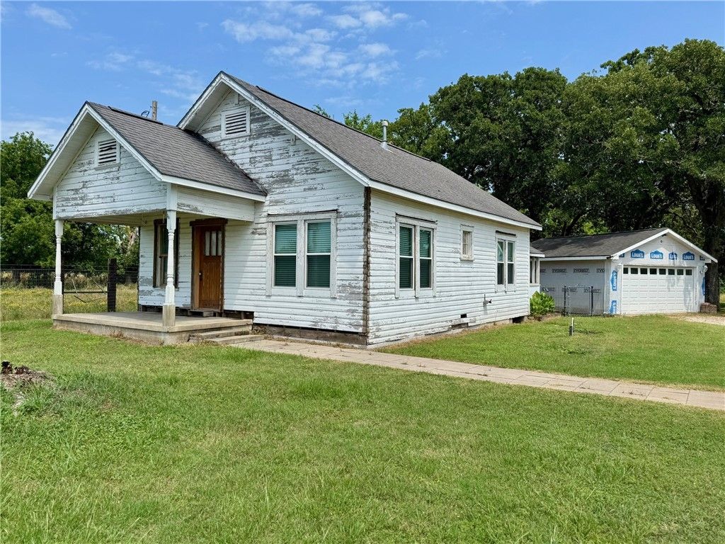 2110 East Hanna Street, Calvert, TX 77837