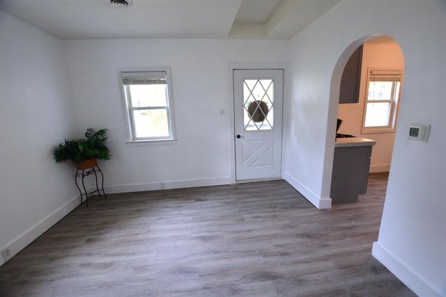 1746 LOST LANE, Green Bay, WI 54302