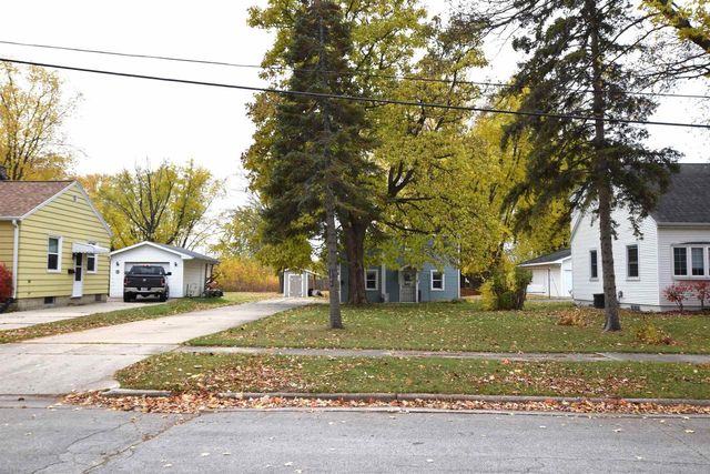 1746 LOST LANE, Green Bay, WI 54302