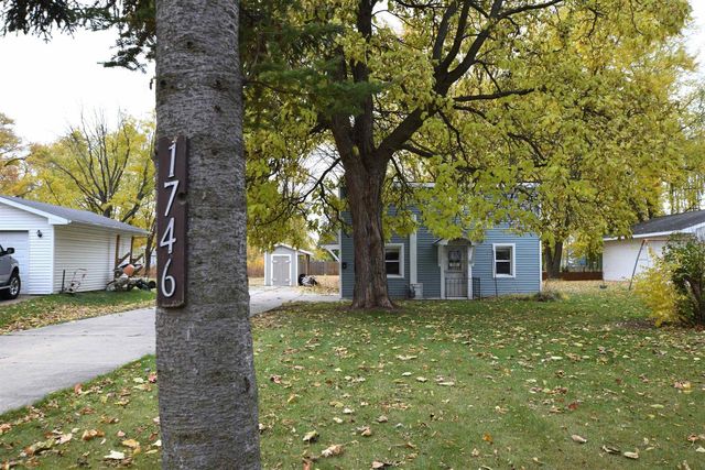 1746 LOST LANE, Green Bay, WI 54302