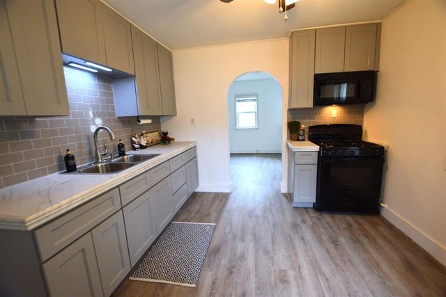 1746 LOST LANE, Green Bay, WI 54302