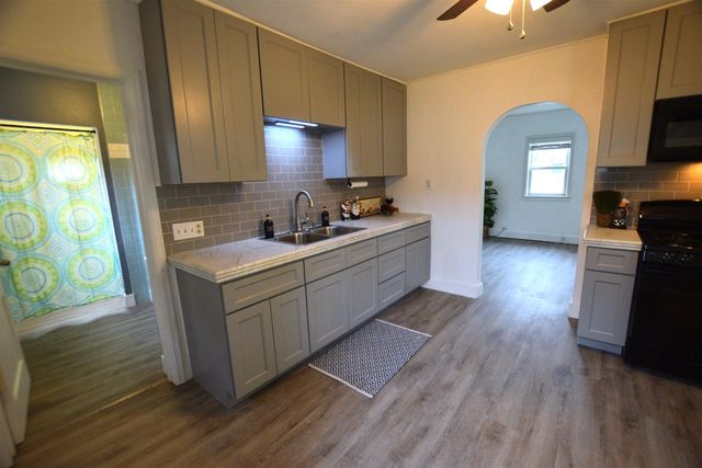 1746 LOST LANE, Green Bay, WI 54302