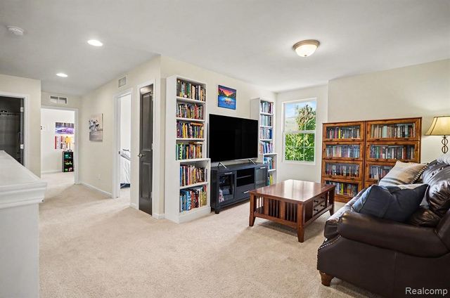 270 Gunnison Street, Lake Orion, MI 48360