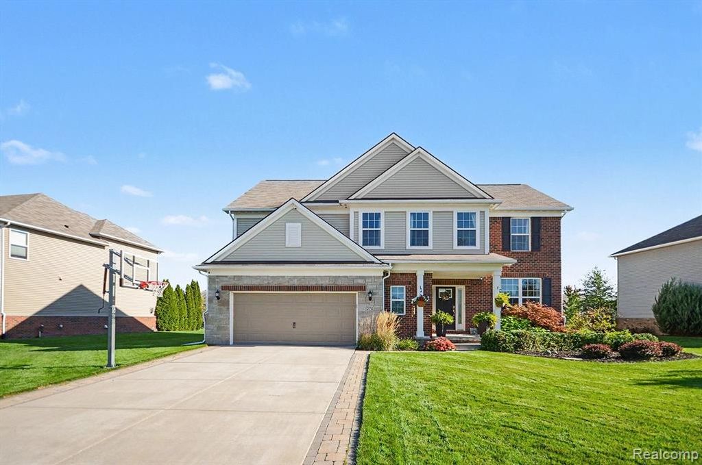 270 Gunnison Street, Lake Orion, MI 48360