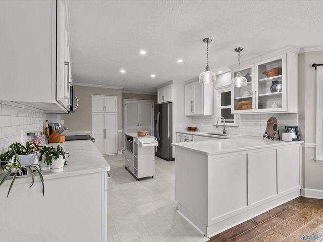 27601 Mclemore Drive, Harvest, AL 35749