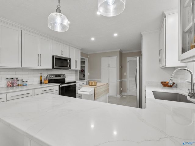 27601 Mclemore Drive, Harvest, AL 35749