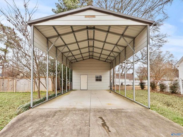 27601 Mclemore Drive, Harvest, AL 35749