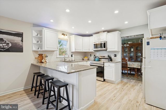 212 HAMPTON CIR, Gilbertsville, PA 19525