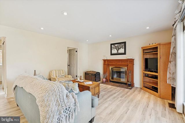 212 HAMPTON CIR, Gilbertsville, PA 19525