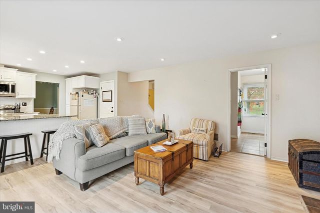 212 HAMPTON CIR, Gilbertsville, PA 19525