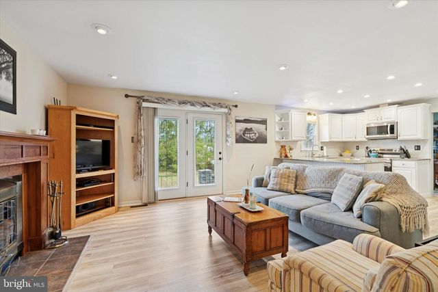 212 HAMPTON CIR, Gilbertsville, PA 19525