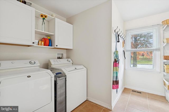 212 HAMPTON CIR, Gilbertsville, PA 19525