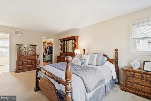 212 HAMPTON CIR, Gilbertsville, PA 19525