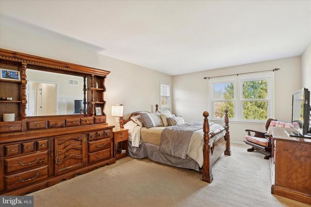 212 HAMPTON CIR, Gilbertsville, PA 19525