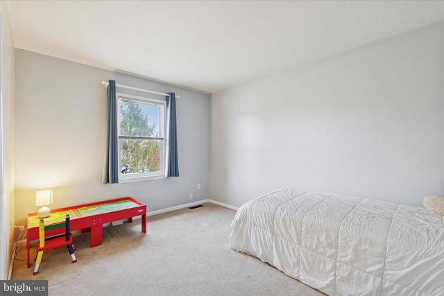 212 HAMPTON CIR, Gilbertsville, PA 19525