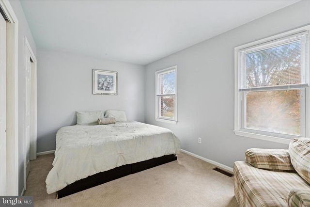 212 HAMPTON CIR, Gilbertsville, PA 19525