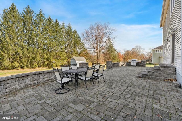 212 HAMPTON CIR, Gilbertsville, PA 19525