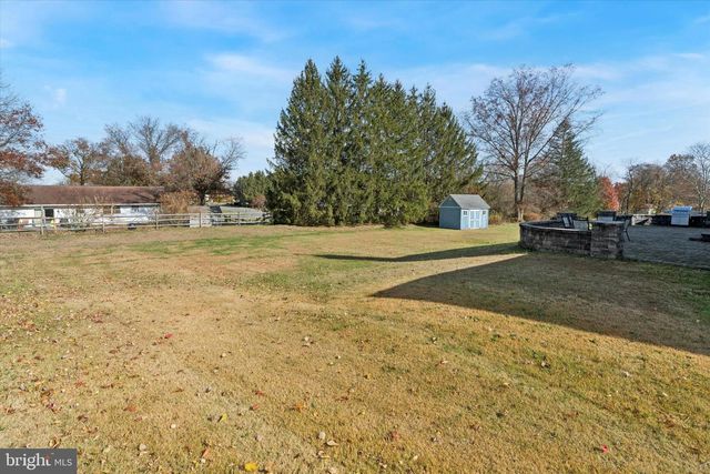 212 HAMPTON CIR, Gilbertsville, PA 19525