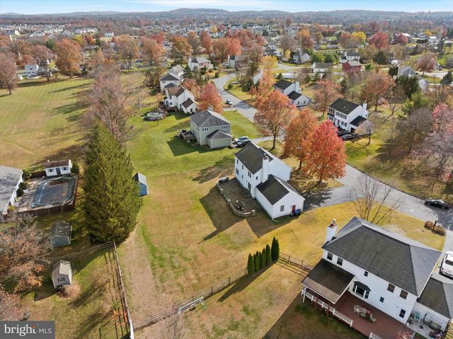 212 HAMPTON CIR, Gilbertsville, PA 19525